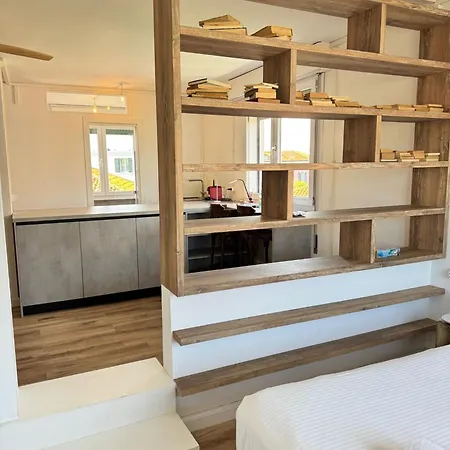 Bulldog Apartment *